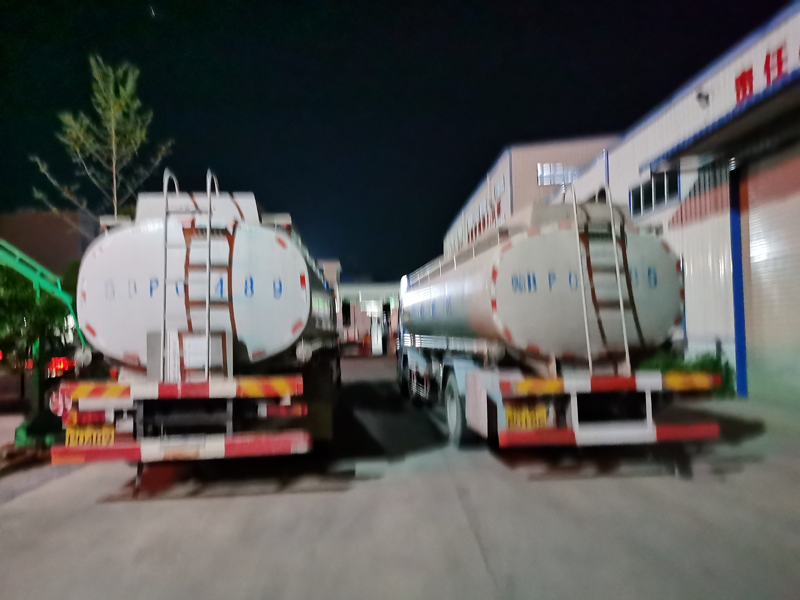 華軒建材公司新引進(jìn)多臺現(xiàn)代化運輸車